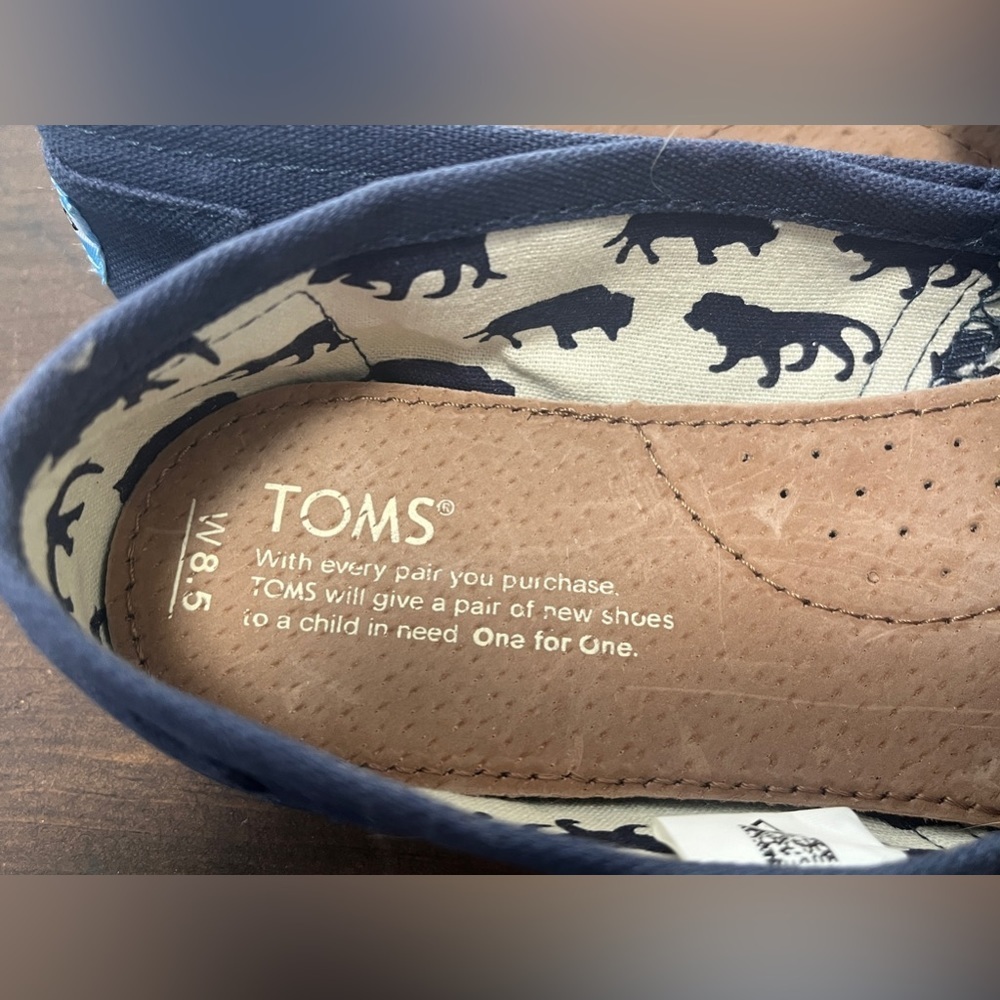 TOMS Size 8.5 - Picture 4 of 6
